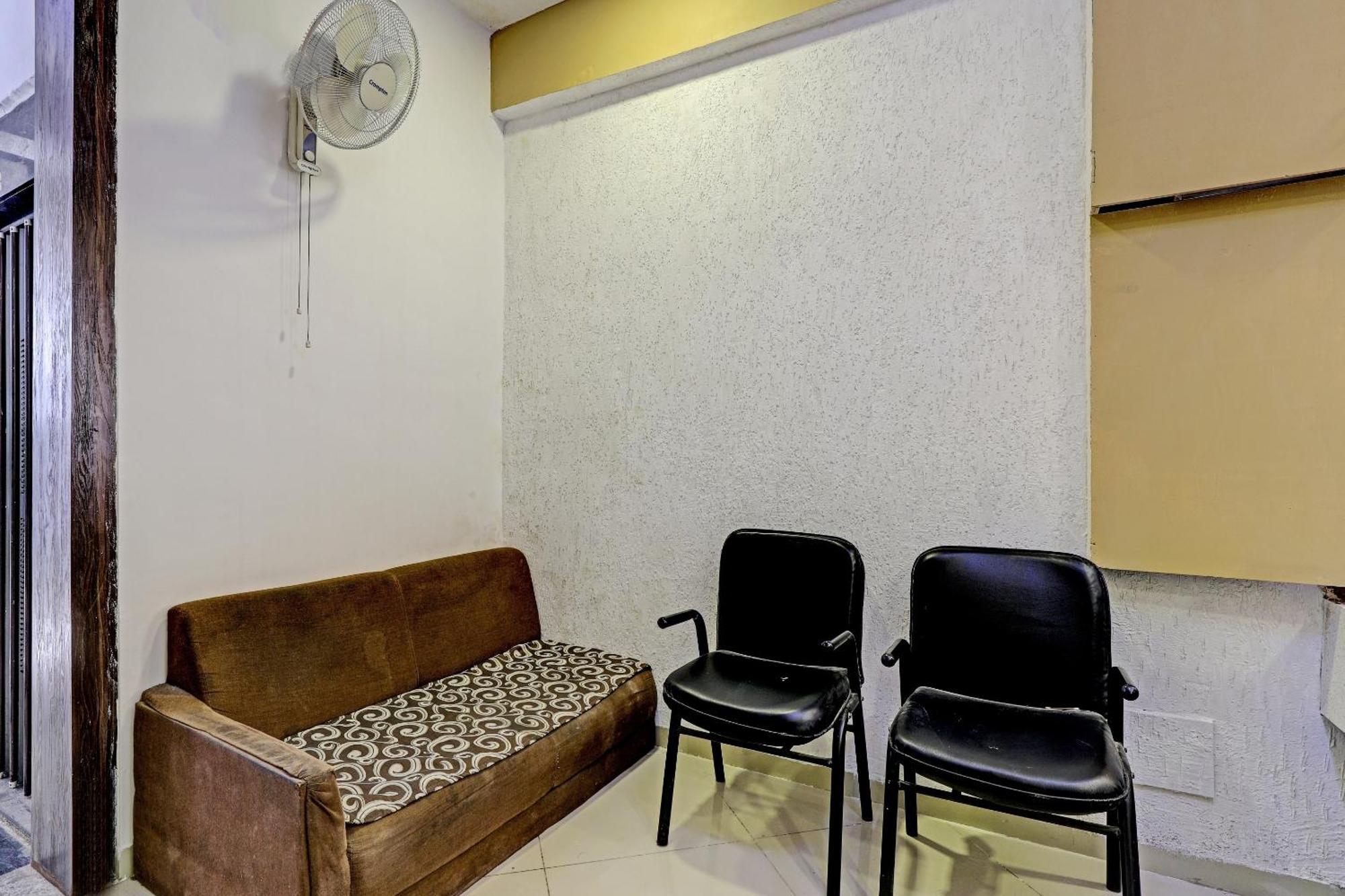 Oyo 11649 Hotel Mahima Gandhinagar Eksteriør bilde