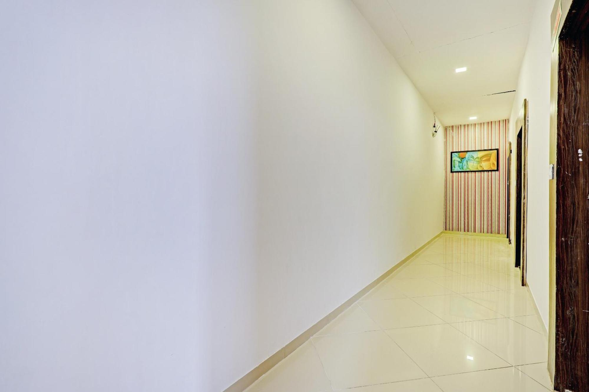 Oyo 11649 Hotel Mahima Gandhinagar Eksteriør bilde