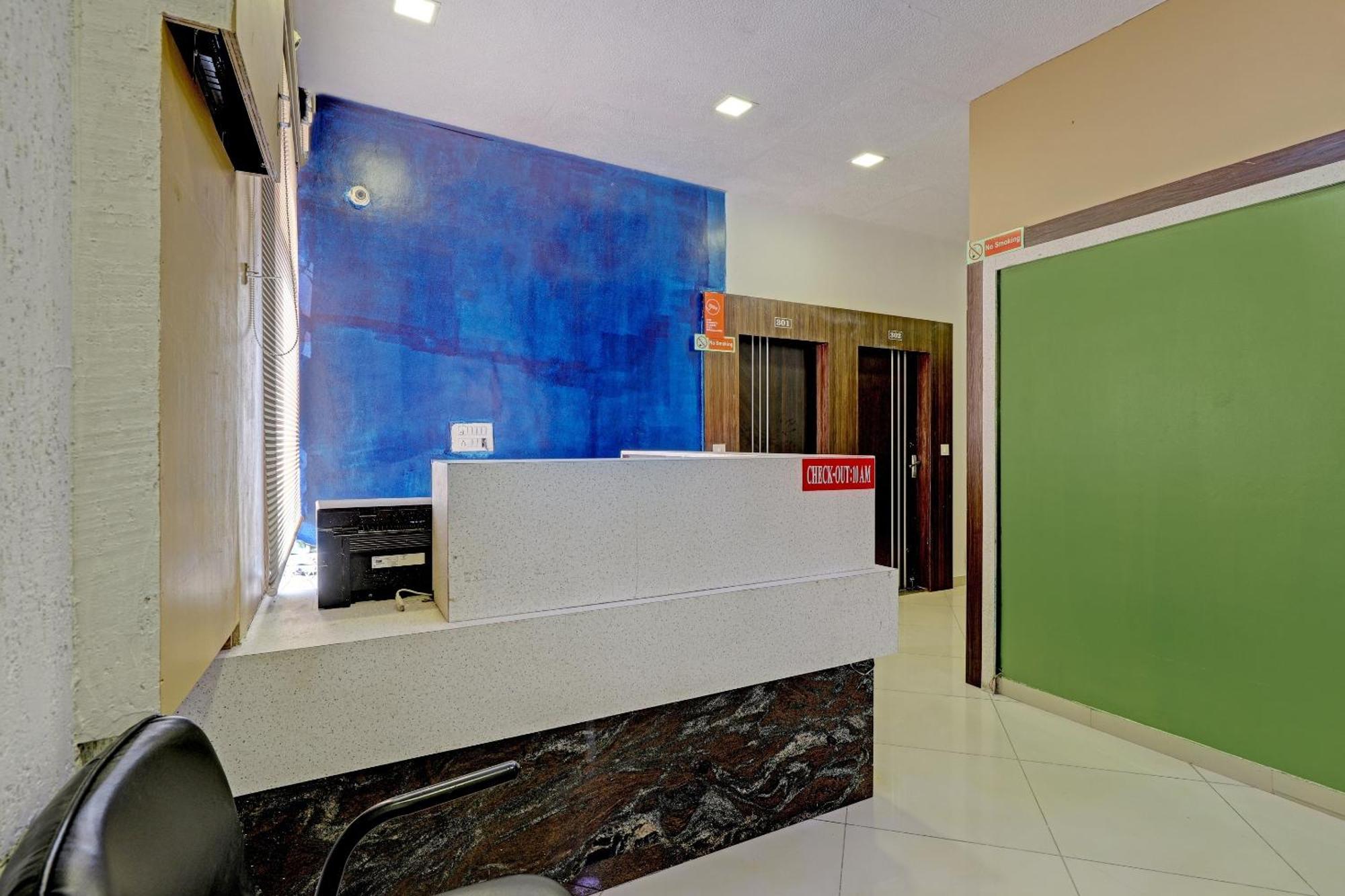 Oyo 11649 Hotel Mahima Gandhinagar Eksteriør bilde
