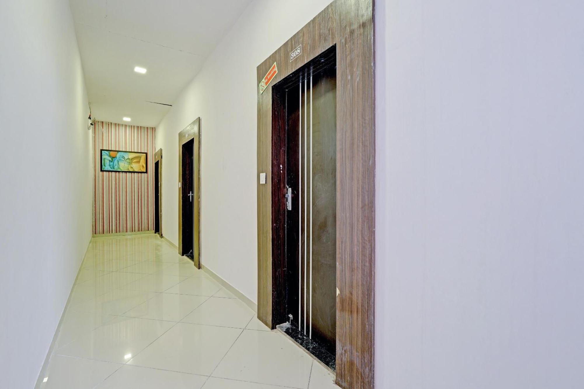 Oyo 11649 Hotel Mahima Gandhinagar Eksteriør bilde