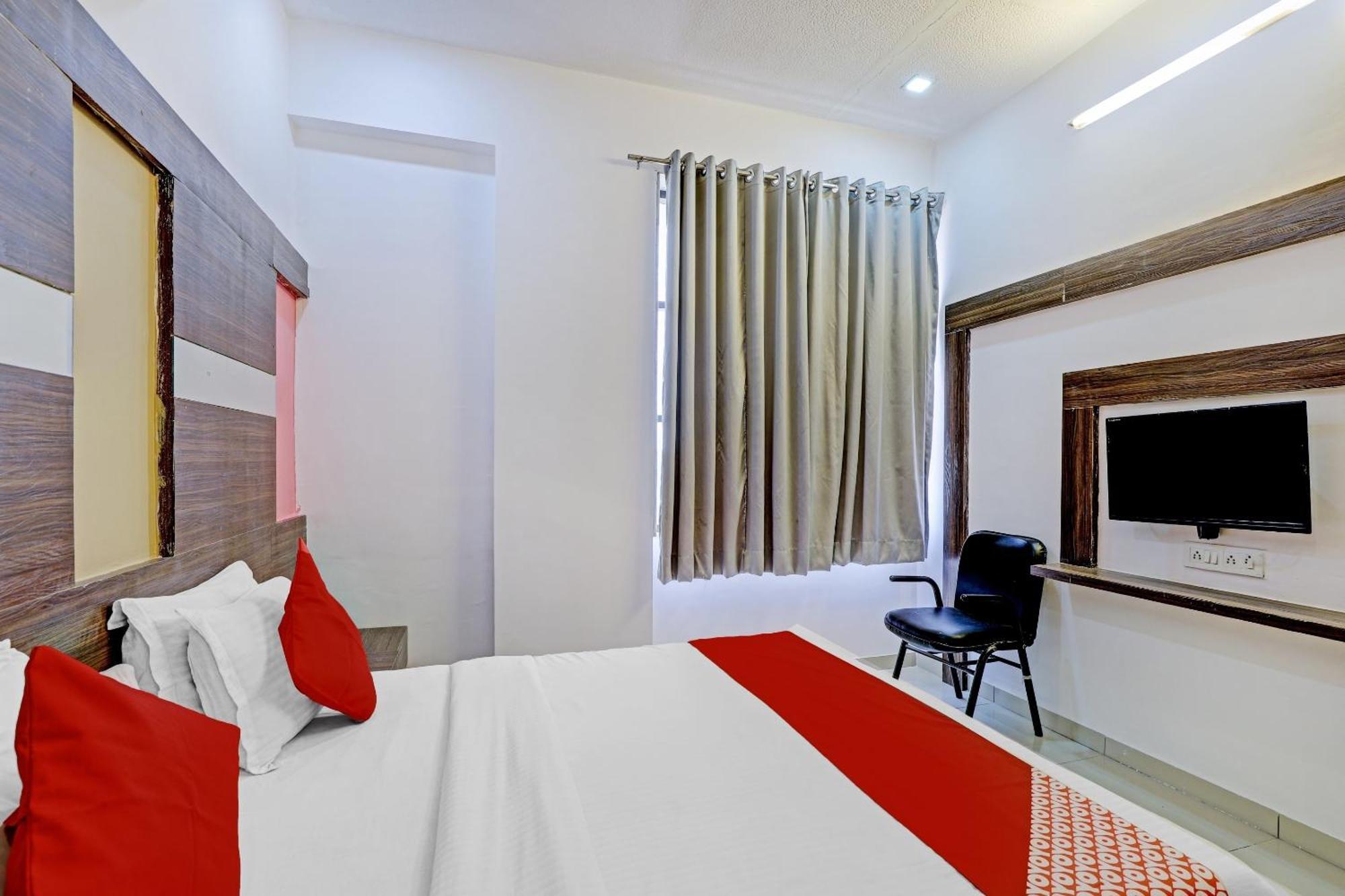 Oyo 11649 Hotel Mahima Gandhinagar Eksteriør bilde
