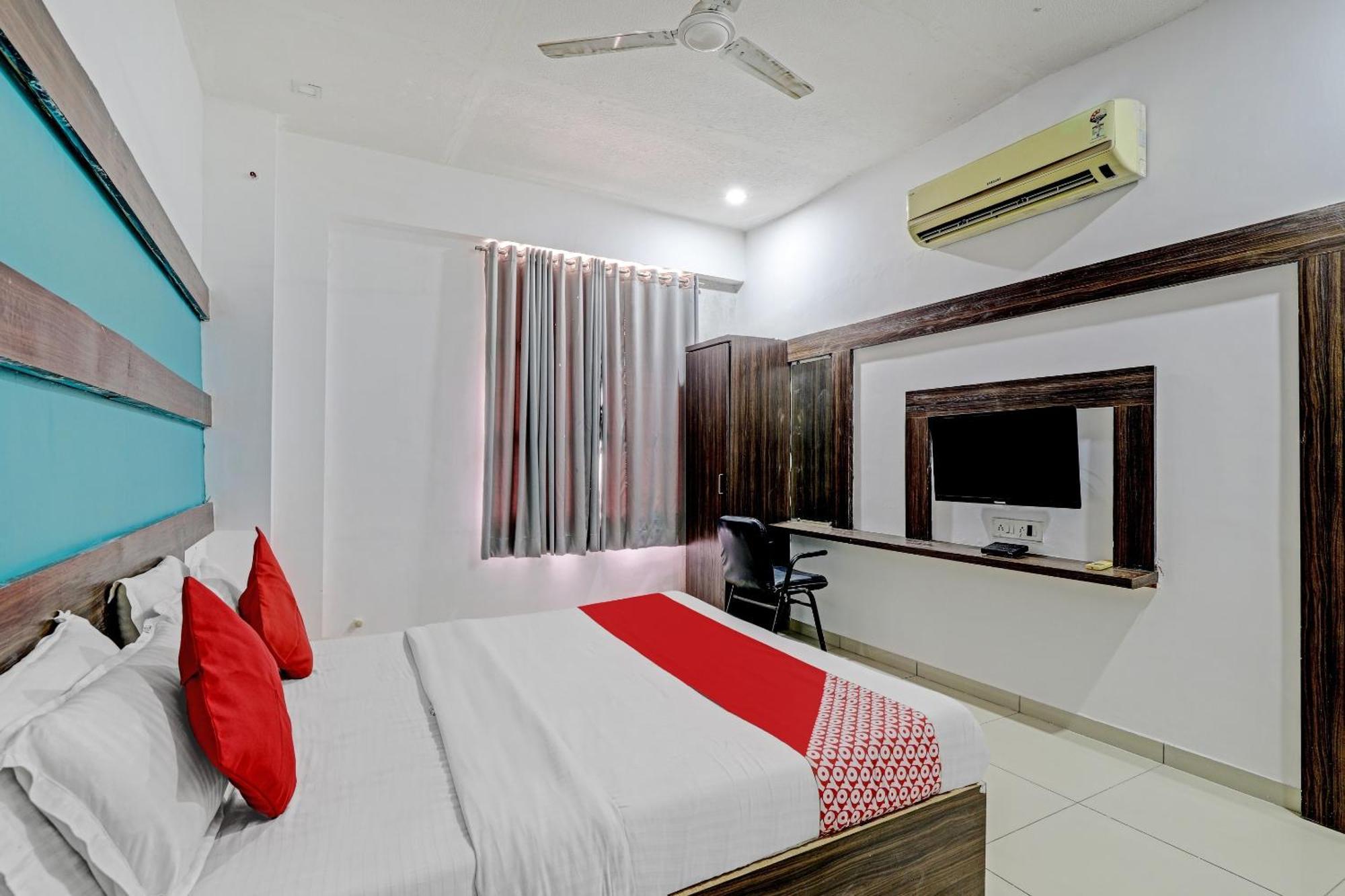 Oyo 11649 Hotel Mahima Gandhinagar Eksteriør bilde