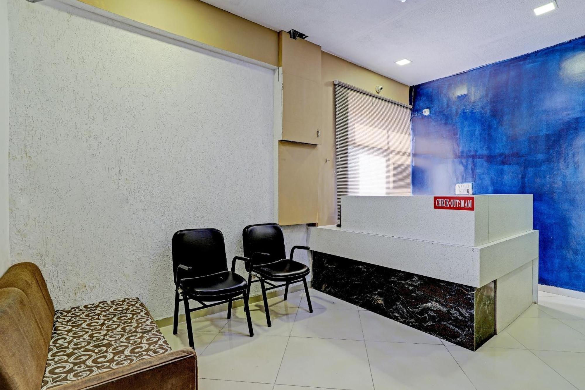 Oyo 11649 Hotel Mahima Gandhinagar Eksteriør bilde