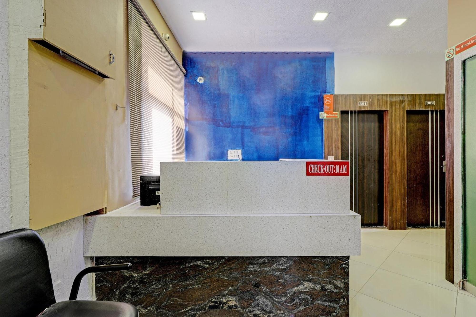 Oyo 11649 Hotel Mahima Gandhinagar Eksteriør bilde