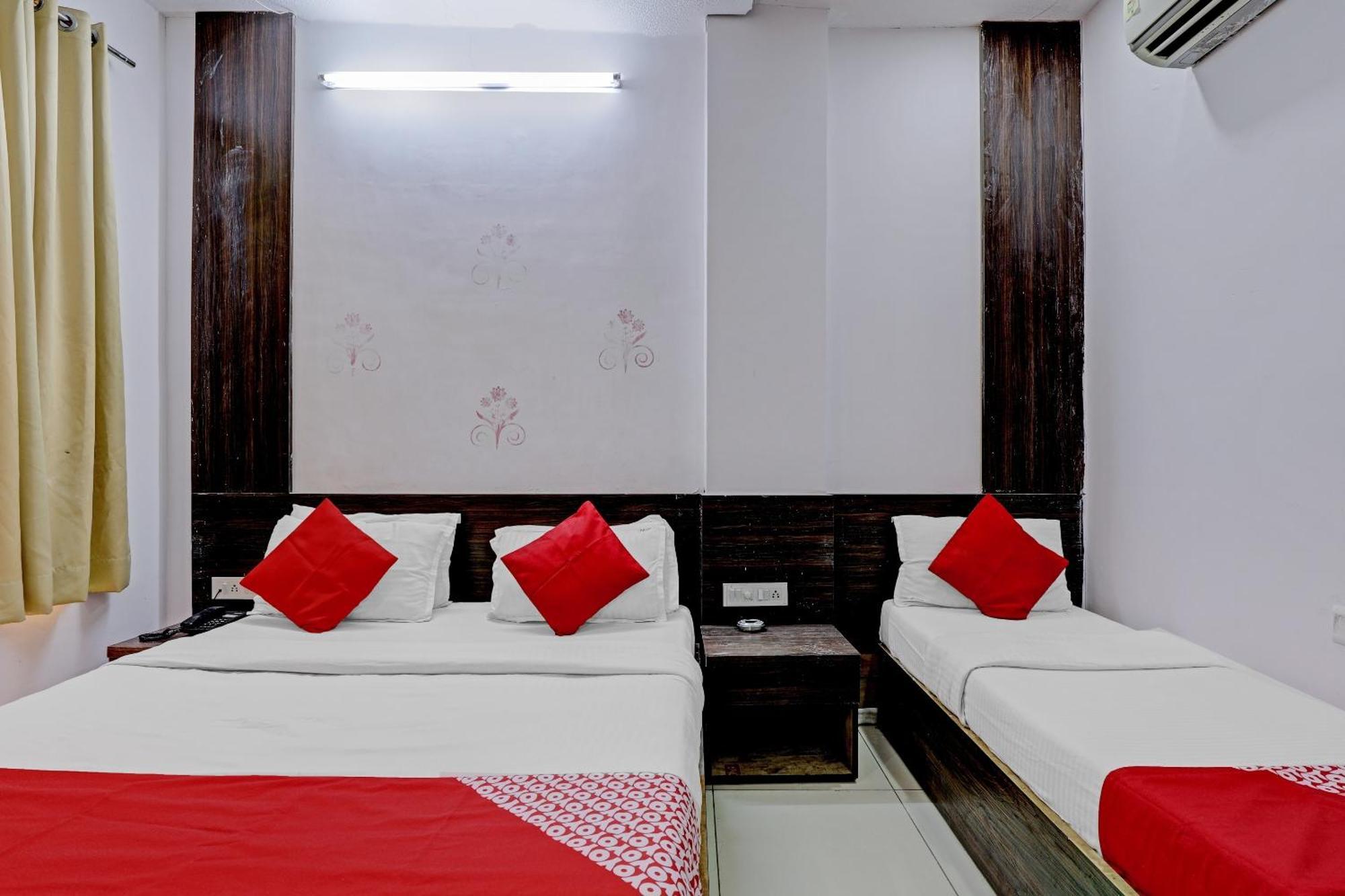 Oyo 11649 Hotel Mahima Gandhinagar Eksteriør bilde