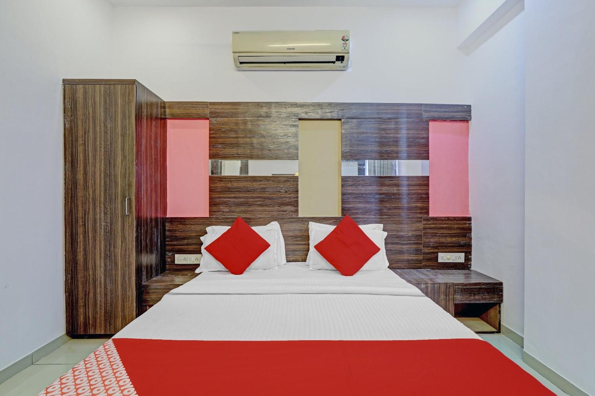 Oyo 11649 Hotel Mahima Gandhinagar Eksteriør bilde
