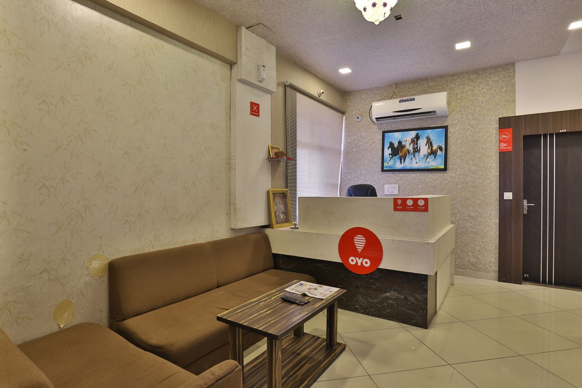 Oyo 11649 Hotel Mahima Gandhinagar Eksteriør bilde