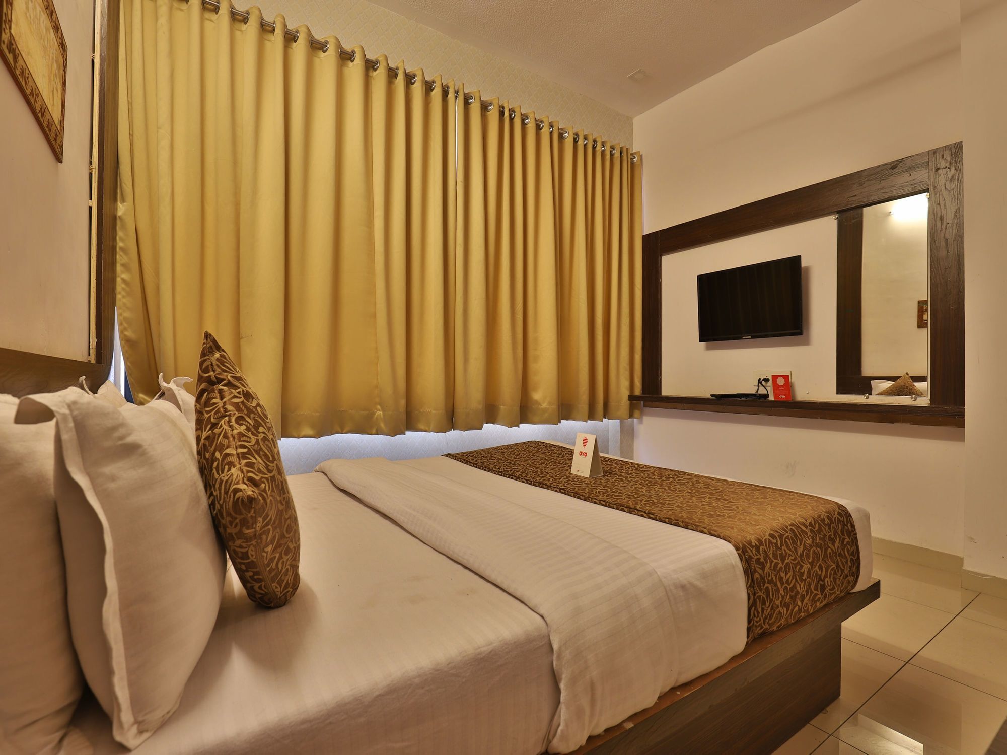 Oyo 11649 Hotel Mahima Gandhinagar Eksteriør bilde