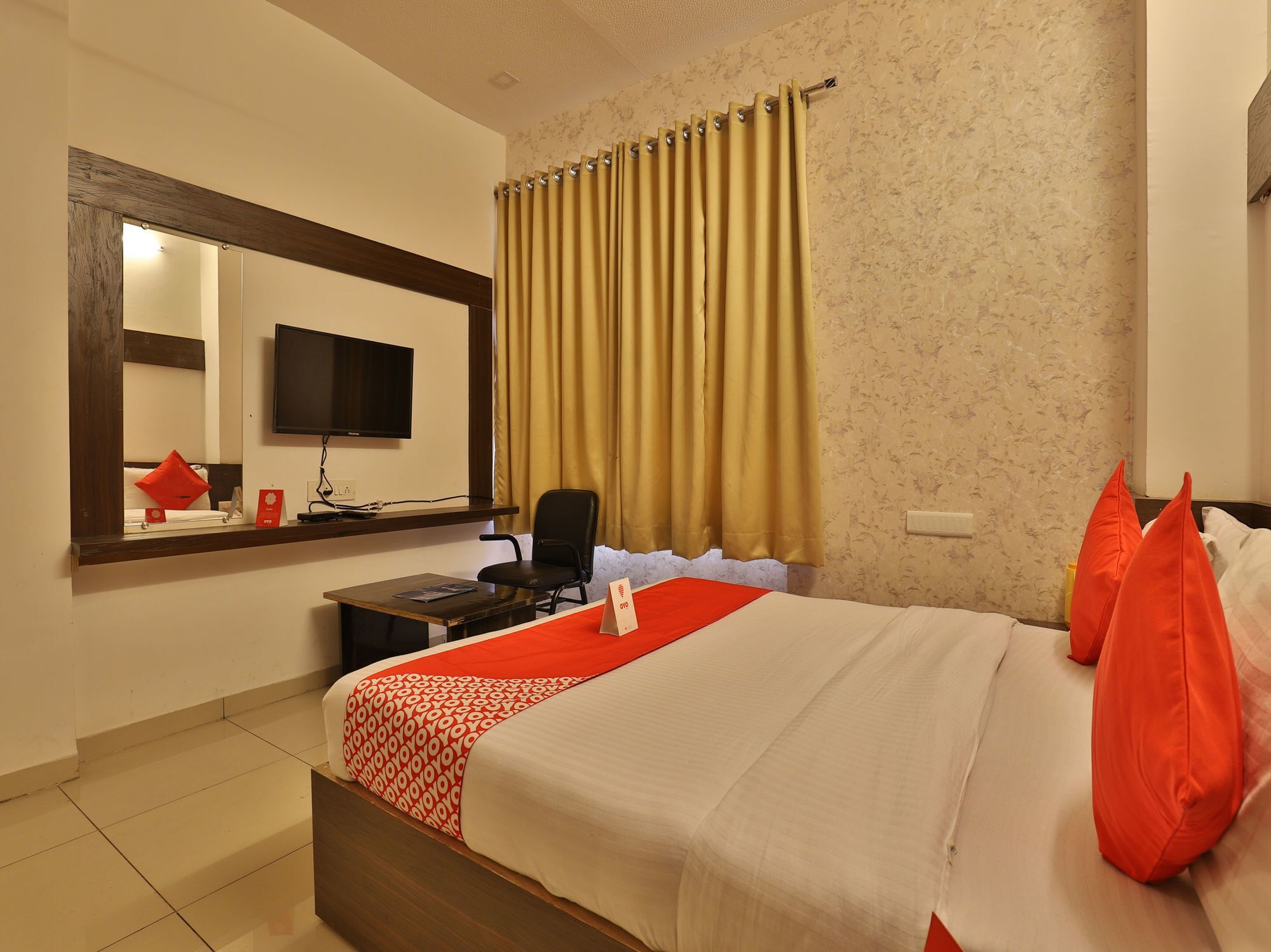 Oyo 11649 Hotel Mahima Gandhinagar Eksteriør bilde